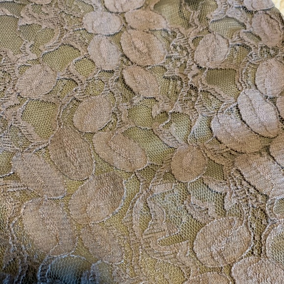 ISAAC MIZRAHI Lace Peplum Tank - Picture 4 of 6